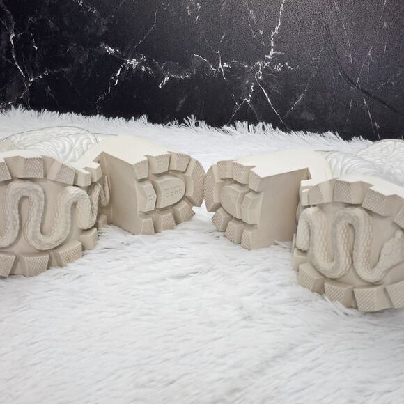 Gucci Calfskin G Rhombus Quilted Ankle Boots White 39.5G | 9.5 US - Picture 10 of 16